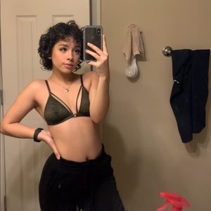 Meet your Posher, Mya